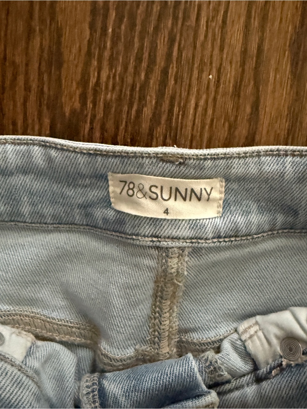 Light Wash Cropped Wide-Leg Jeans - Women - Picture 2 of 3